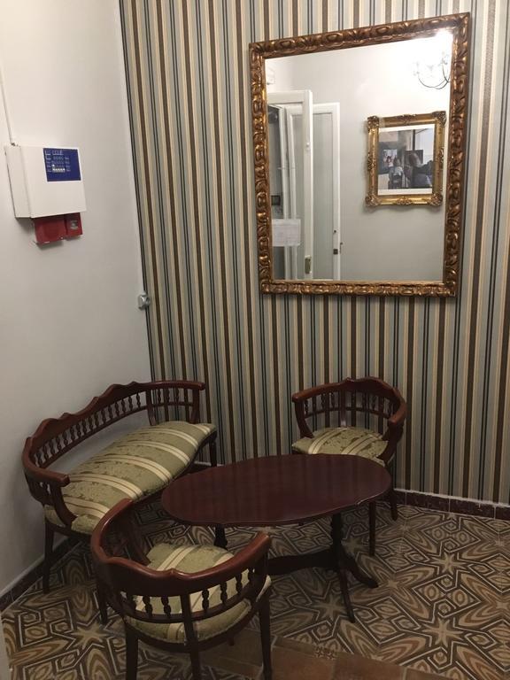 Hostal Santa Teresa Реус Екстер'єр фото