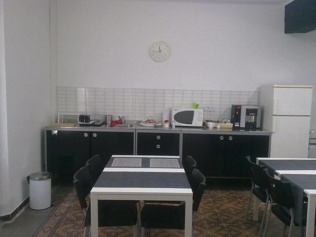 Hostal Santa Teresa Реус Екстер'єр фото