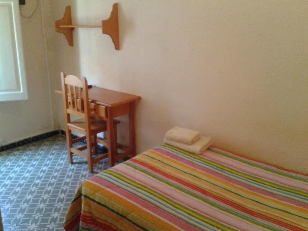 Hostal Santa Teresa Реус Екстер'єр фото