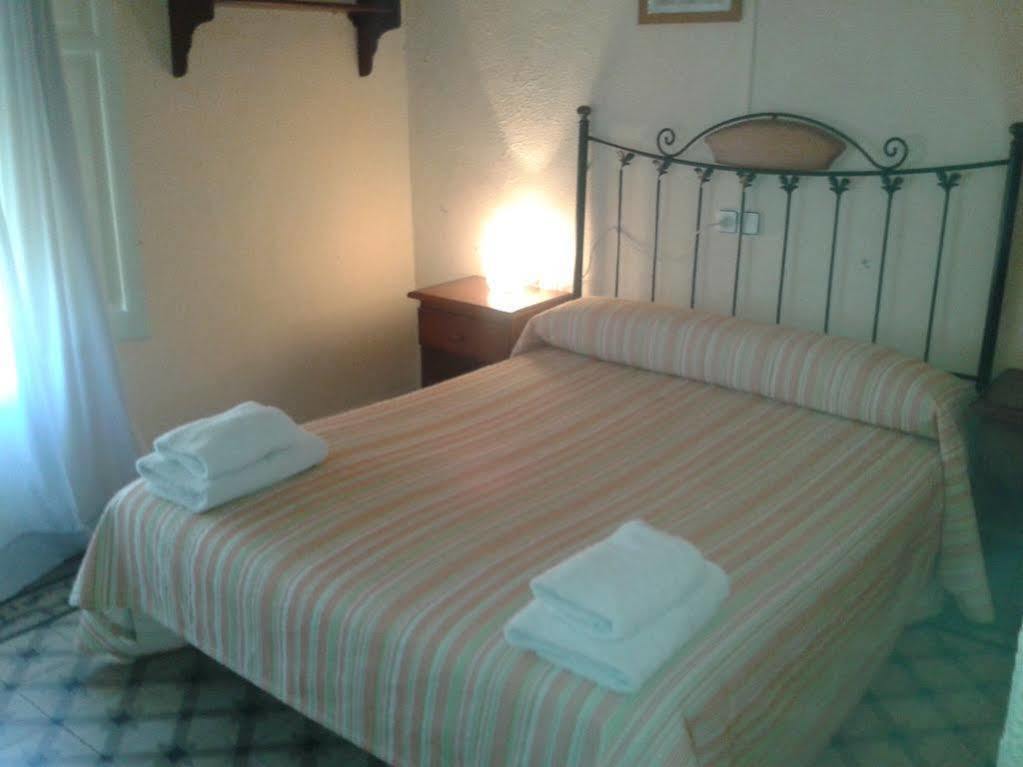 Hostal Santa Teresa Реус Екстер'єр фото